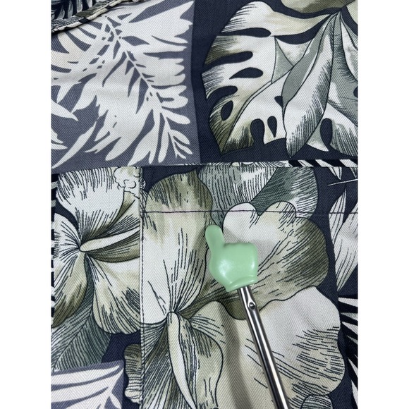 Tommy Bahama Silk Shirt Size Large Floral Hawaiian Camp Button Down Loop Collar - Picture 8 of 8